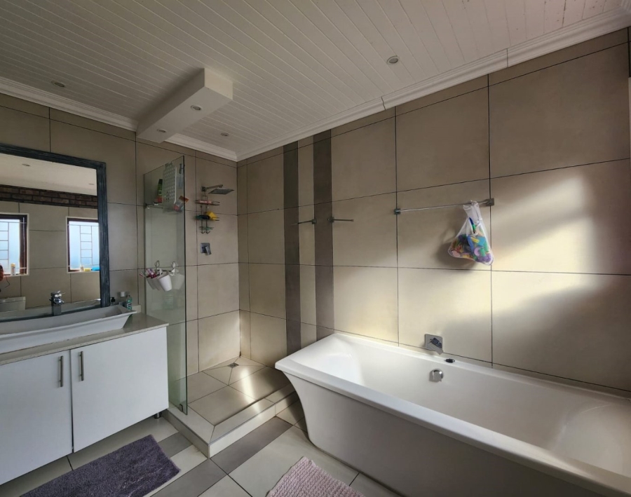3 Bedroom Property for Sale in Loerie Park Western Cape